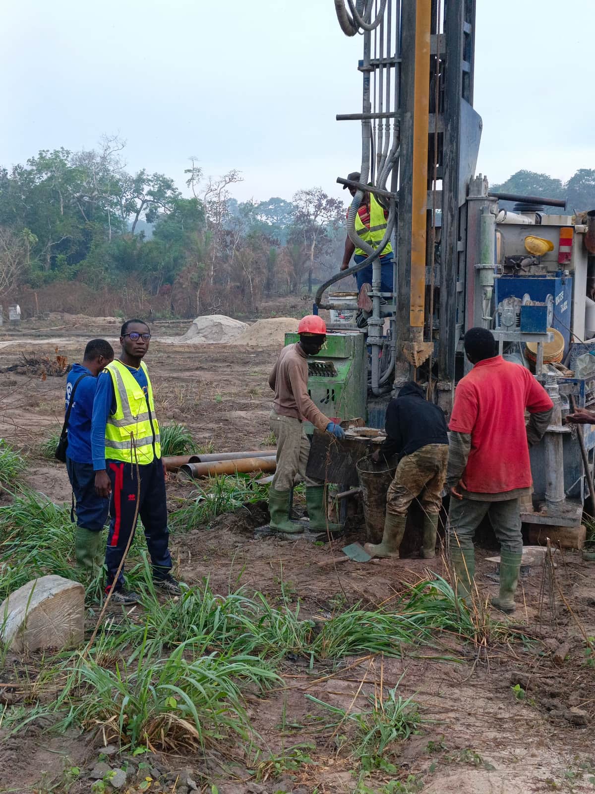 Équipe SOCAFOR sur chantier de forage au Cameroun